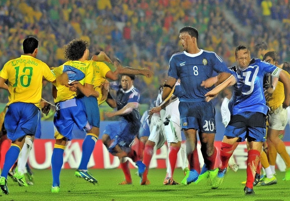 巴西法国足球对决：历史经典瞬间与深层影响解析(图2)